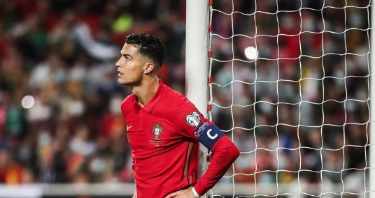 رونالدو يرشح مدرب جديد لمانشستر يونايتد